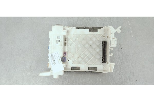 Recambio de caja reles / fusibles para toyota aygo x 1.0i 72 referencia OEM IAM 8273070011  