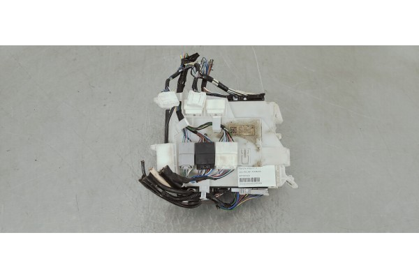 Recambio de caja reles / fusibles para toyota aygo x 1.0 i referencia OEM IAM 82730K0020  