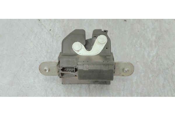 Recambio de cerradura maletero / porton para opel corsa d 1.2 referencia OEM IAM 55701971  