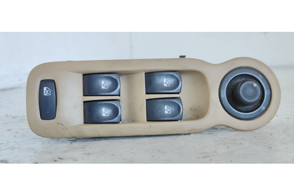 Recambio de mando elevalunas delantero izquierdo para renault modus confort expression referencia OEM IAM 82000417848  