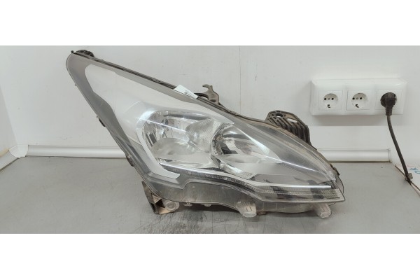 Recambio de faro derecho para peugeot 3008 1.6 hdi referencia OEM IAM 9805505380  