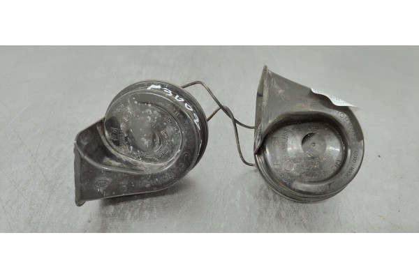 Recambio de claxon para peugeot 3008 1.6 hdi referencia OEM IAM 9657476680  