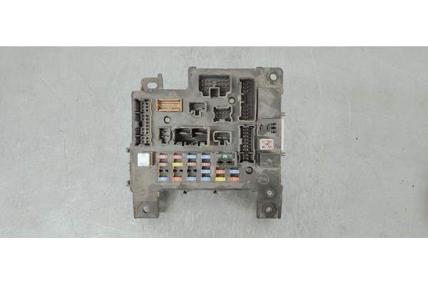 Recambio de caja reles / fusibles para citroen c-crosser 2.2 d referencia OEM IAM 8637A318  
