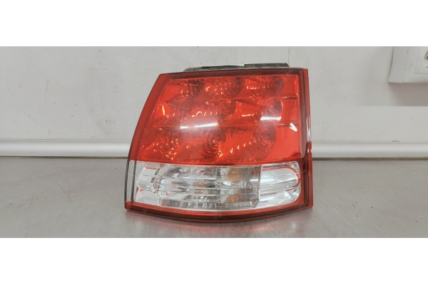 Recambio de piloto trasero derecho para citroen c-crosser 2.2 d referencia OEM IAM 22087920  