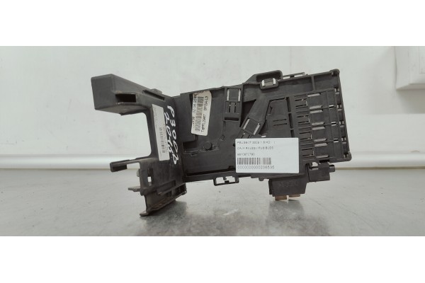 Recambio de caja reles / fusibles para peugeot 3008 1.6 hdi referencia OEM IAM 9810872780  