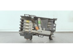 Recambio de caja reles / fusibles para peugeot 3008 1.6 hdi referencia OEM IAM 9810872780  