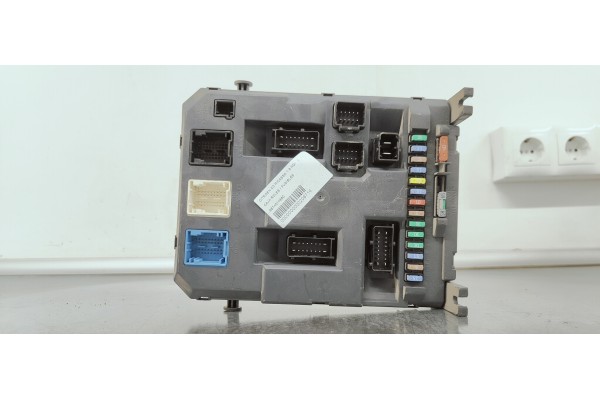 Recambio de caja reles / fusibles para citroen c3 picasso 1.6 hdi referencia OEM IAM 9674016880  