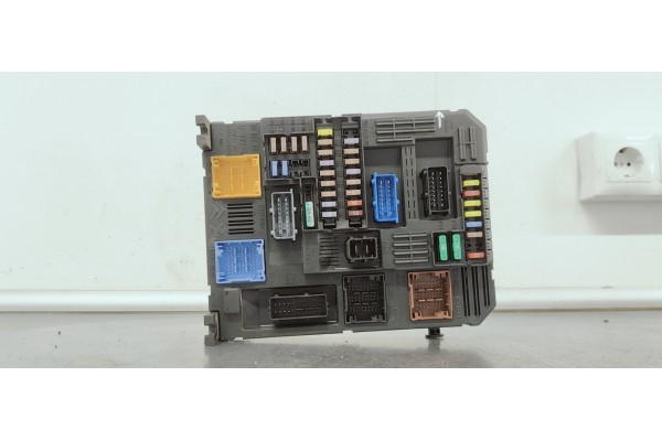 Recambio de caja reles / fusibles para citroen c4 cactus 1.5 hdi referencia OEM IAM 983070768000  