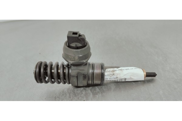 Recambio de inyector para volkswagen passat berlina (3b3) 1.9tdi 130 4x4 referencia OEM IAM 038130073AR  