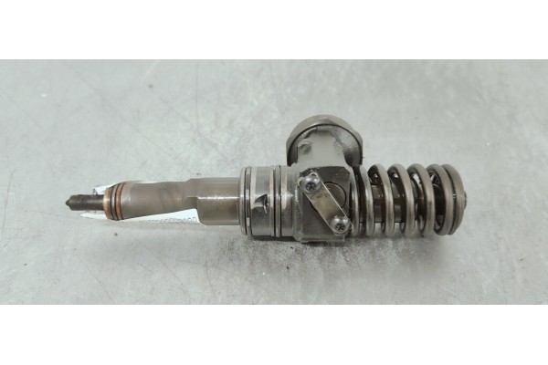 Recambio de inyector para volkswagen passat berlina (3b3) 1.9tdi 130 4x4 referencia OEM IAM 038130073AR  