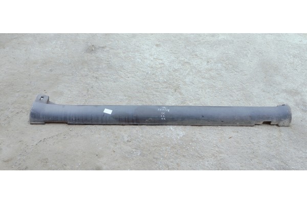 Recambio de faldon lateral para citroen c4 cactus 1.5 hdi referencia OEM IAM 9823576977  