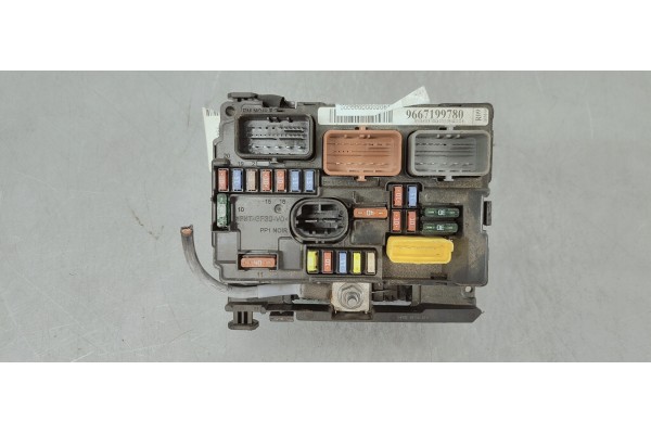 Recambio de caja reles / fusibles para citroen c3 picasso 1.6 hdi referencia OEM IAM 9667199780  