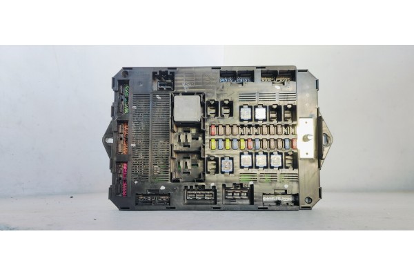 Recambio de caja reles / fusibles para jaguar xf 3.0 i referencia OEM IAM 8X2T14B476AD  