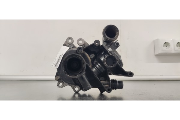 Recambio de bomba agua para peugeot 3008 1.5hdi 130 fap referencia OEM IAM Z16001023  