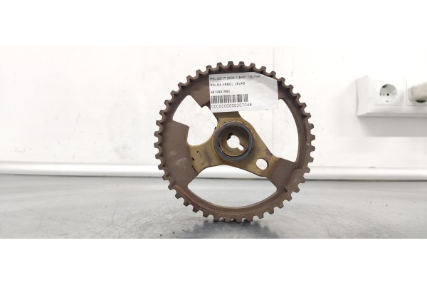Recambio de polea arbol levas para peugeot 3008 1.5hdi 130 fap referencia OEM IAM 9819923680  