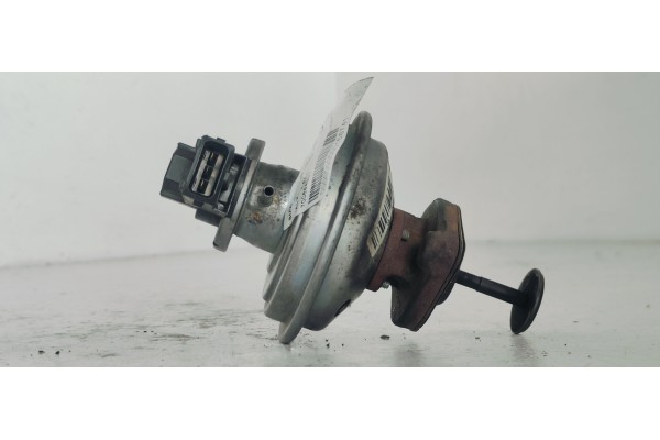 Recambio de valvula egr para bmw serie 1 berlina (e81/e87) 118d referencia OEM IAM 70068408  