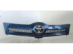 Recambio de rejilla delantera para toyota corolla verso (e12) 2.0d4d 115 referencia OEM IAM 531110F020  