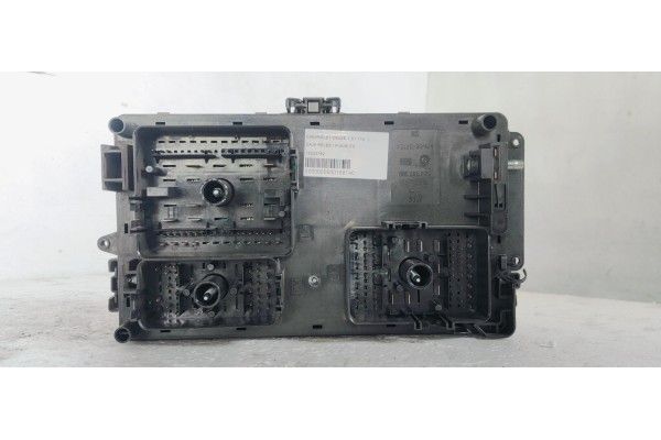 Recambio de caja reles / fusibles para chevrolet cruze 1.6 i 113 referencia OEM IAM 13222782  