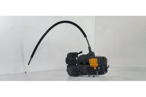 Recambio de cerradura puerta delantera derecha para opel insignia berlina 2.0cdti 130 fap referencia OEM IAM 3023880  