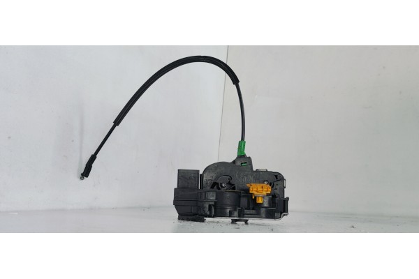 Recambio de cerradura puerta trasera derecha para opel insignia berlina 2.0cdti 130 fap referencia OEM IAM 3023880  