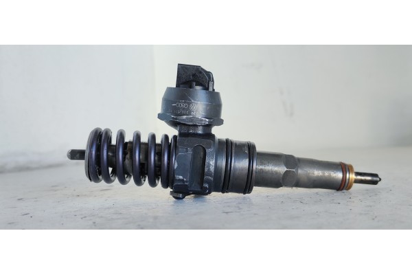 Recambio de inyector para volkswagen passat berlina (3b3) comfortline referencia OEM IAM 038130079FX  
