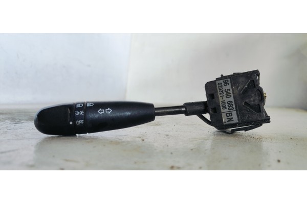 Recambio de mando luces para chevrolet kalos 1.4 se referencia OEM IAM 96540683  