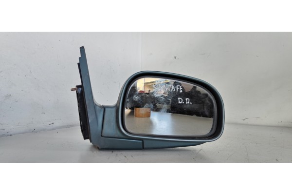 Recambio de retrovisor derecho para hyundai santa fe (sm) 2.4 cat referencia OEM IAM 012147  