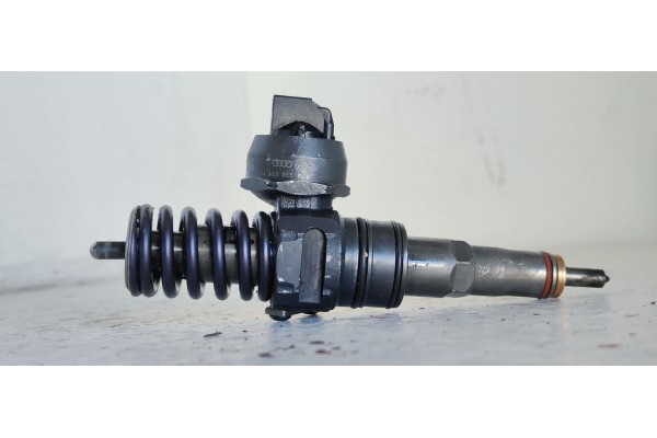 Recambio de inyector para volkswagen passat berlina (3b3) comfortline referencia OEM IAM 038130079FX  