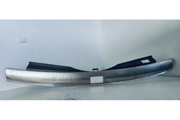 Recambio de molduras traseras para audi q7 (4l) 3.0 tdi referencia OEM IAM 4L0864483A  