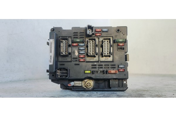 Recambio de caja reles / fusibles para citroen xsara berlina 1.6i 16v exclusive referencia OEM IAM 9650664080  