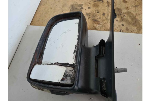 Recambio de retrovisor izquierdo para volkswagen crafter caja cerrada 2.0 tdi referencia OEM IAM A9068105116  
