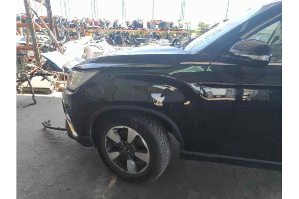Recambio de aleta delantera izquierda para ssangyong rexton 2.2 xdi 180 fap referencia OEM IAM   