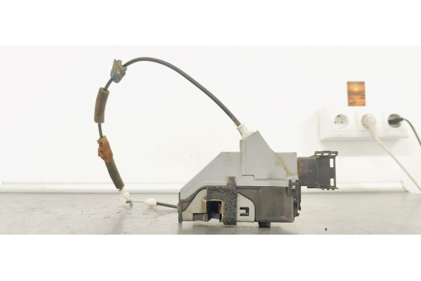 Recambio de cerradura puerta trasera izquierda para peugeot 3008 1.6 hdi 110 fap referencia OEM IAM 724539  