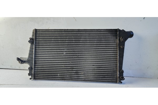 Recambio de intercooler para audi a6 avant (4b5) 2.5 tdi referencia OEM IAM 4B0145805A  