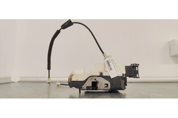 Recambio de cerradura puerta delantera izquierda para peugeot 3008 1.6 hdi 110 fap referencia OEM IAM 825158  