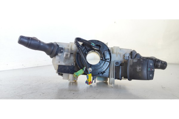 Recambio de mando multifuncion para renault megane iii berlina 5 p 1.2 16v referencia OEM IAM 255529492R  