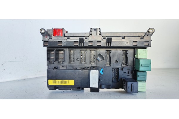 Recambio de caja reles / fusibles para land rover range rover (lm) v8 se referencia OEM IAM 8380409  