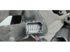 Recambio de retrovisor derecho para renault clio iii 1.2 referencia OEM IAM 023272  