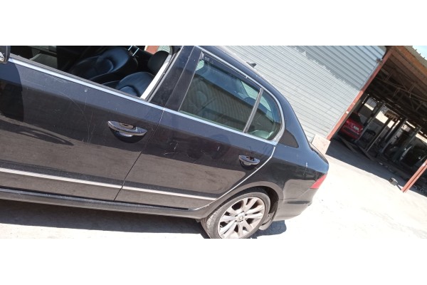 Recambio de puerta trasera izquierda para skoda suberb (3t4) active referencia OEM IAM   