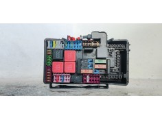 CAJA RELES / FUSIBLES 