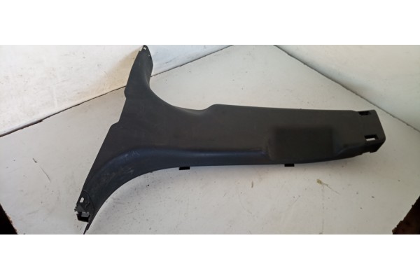 Recambio de moldura para jaguar f-pace 2.0 diesel cat referencia OEM IAM HK8331057AD8PVJ  632100962
