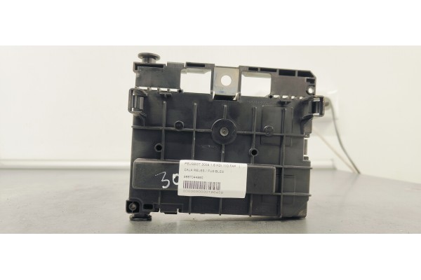Recambio de caja reles / fusibles para peugeot 3008 1.6 hdi 110 fap referencia OEM IAM 9667044980  