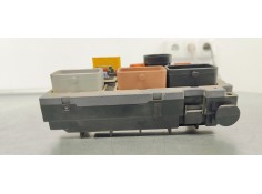 Recambio de caja reles / fusibles para peugeot 3008 1.6 hdi 110 fap referencia OEM IAM 9667044980  