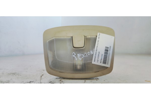 Recambio de luz interior para ssangyong rexton 2.2 xdi 180 fap referencia OEM IAM 8372034000  