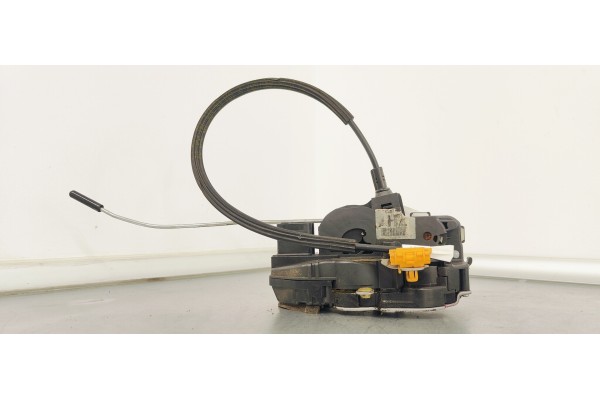 Recambio de cerradura puerta delantera derecha para opel insignia berlina 2.0 cdti referencia OEM IAM 3023880  