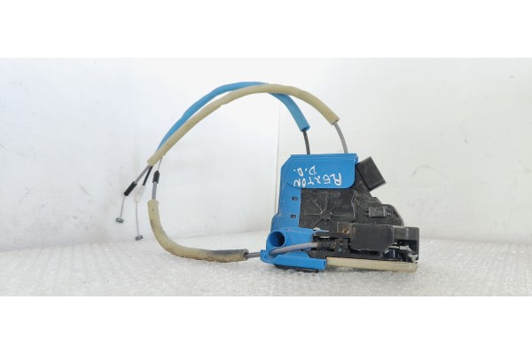 Recambio de cerradura puerta delantera derecha para ssangyong rexton 2.2 xdi 180 fap referencia OEM IAM 7122036000  