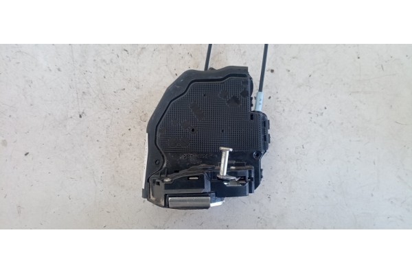 Recambio de cerradura puerta trasera derecha para toyota auris 1.6 16v cat referencia OEM IAM 2C6113011  