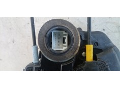 Recambio de cerradura puerta trasera derecha para toyota auris 1.6 16v cat referencia OEM IAM 2C6113011  