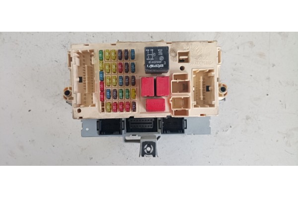 Recambio de caja reles / fusibles para fiat stilo (192) 1.9 jtd 16v cat referencia OEM IAM 46797610 501208520130 