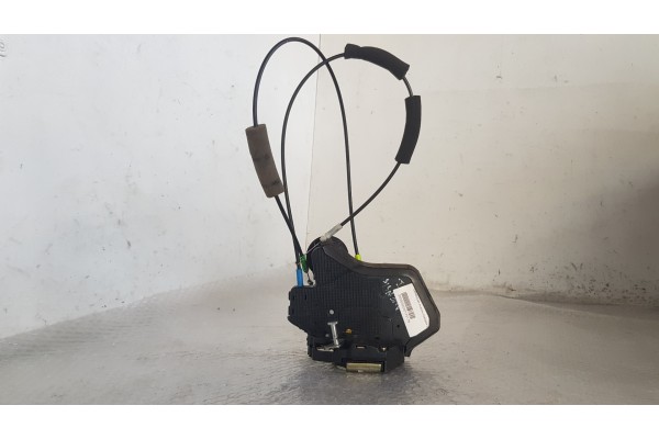 Recambio de cerradura puerta trasera izquierda para toyota avensis berlina (t25) 2.0 d4d 115 referencia OEM IAM   